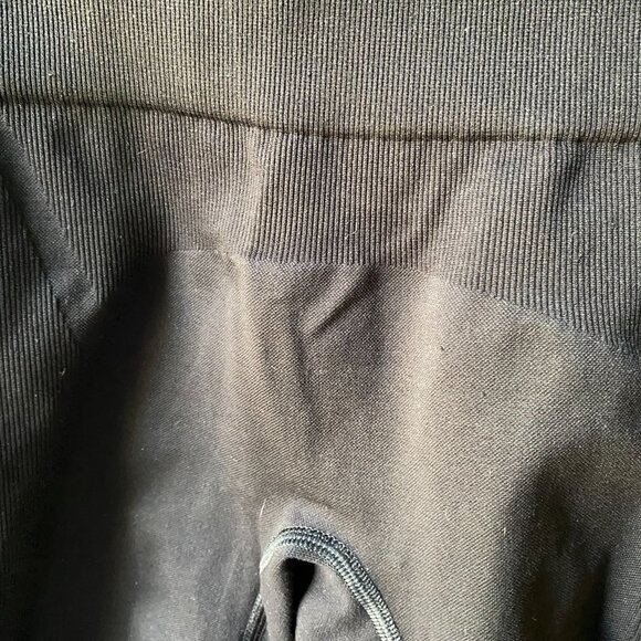 LNDR Sculpting Leggings - Picture 3 of 5